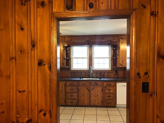 5th image of 203 S Cricket Dr