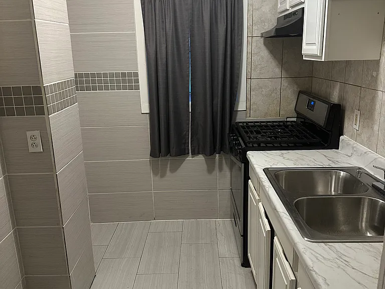 68 Aetna St #1 — Photo 6