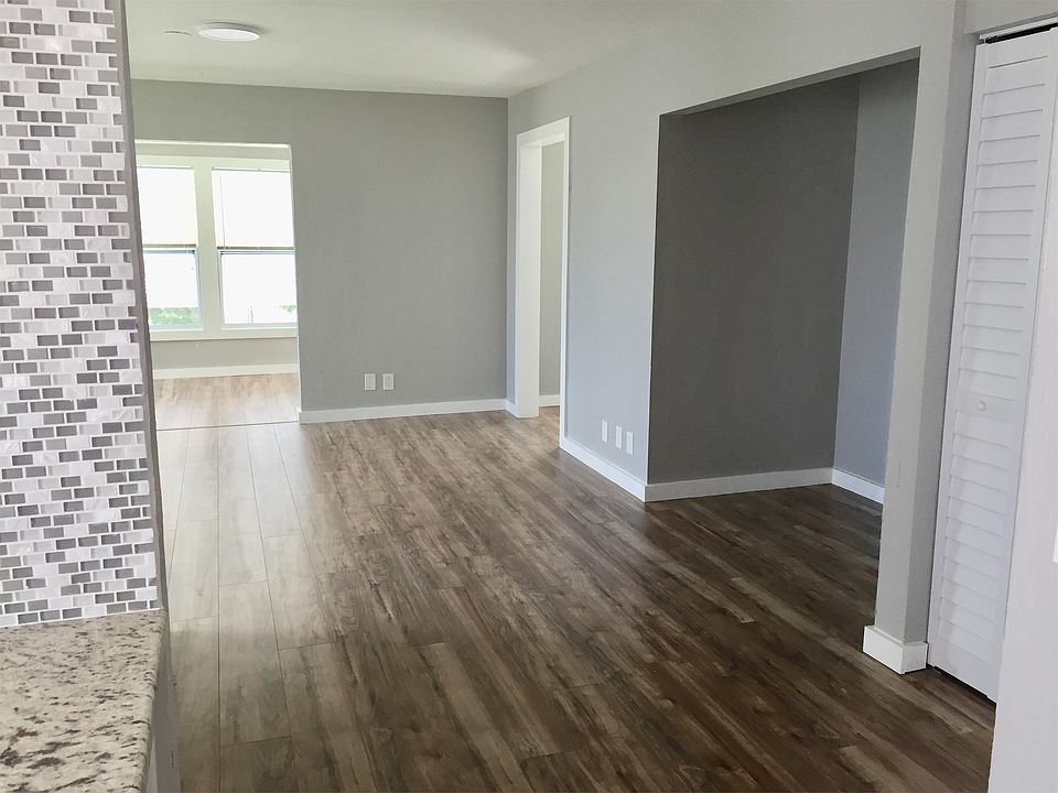 1st image of 107 Washington St APT 6
