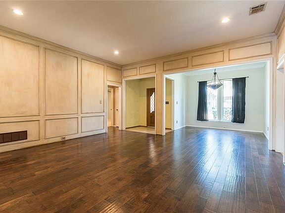 3rd image of 2564 Bluebonnet Dr