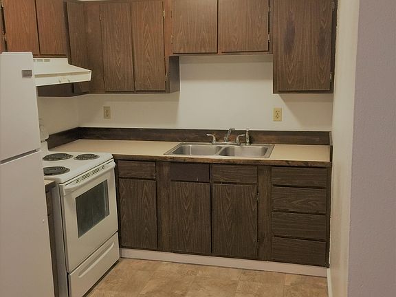 Appliances, Vinyl, Countertop Installed 5/2017,