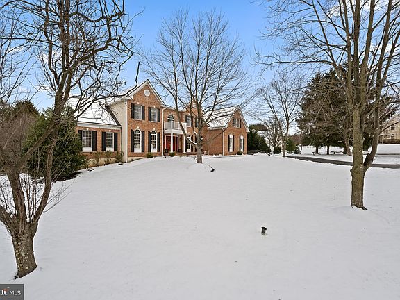 3rd image of 355 Shelbourne Ln