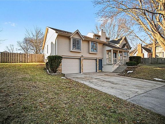 3rd image of 2108 SW Park Dr