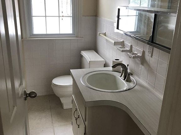 Full size bathroom with closet