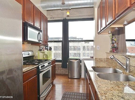 5th image of 1001 W 15th St Unit 330