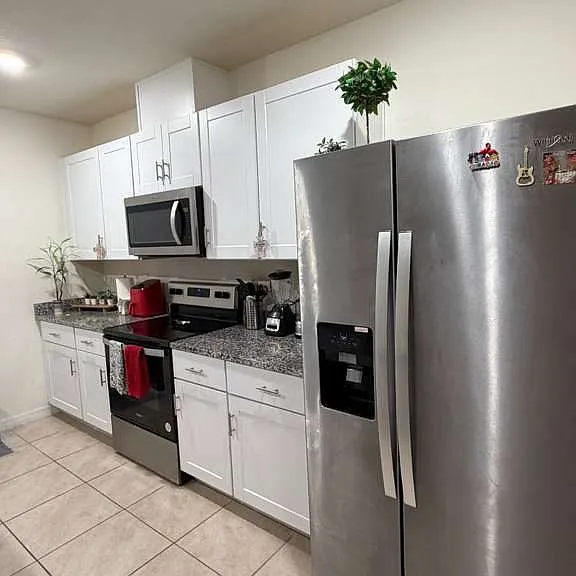 1711 E Walnut St — Photo 5