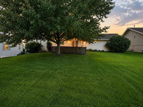 16116 Arbor Ct, Omaha, NE 68130