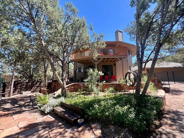 335 Foothills South Dr — Photo 9