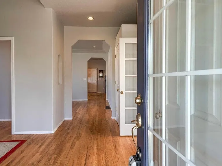 1238 NE Cedar Ridge Loop — Photo 2