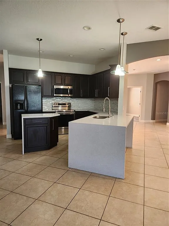 4 bed, 3.0 bath, 2724 sqft, $2,800 — Photo 3