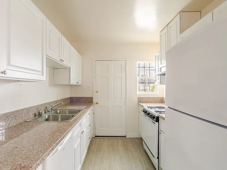 1708 S Crescent Heights Blvd — Photo 11
