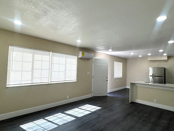 5th image of 3915 43rd Ave APT F