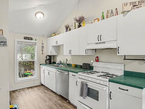 4th image of 5441 Collingwood Ave