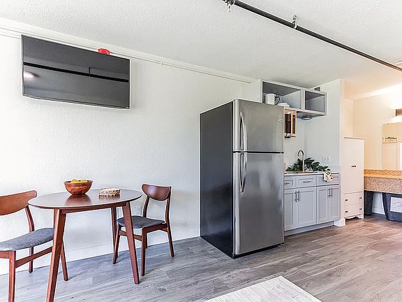 5th image of 1660 Ribaut Rd #213