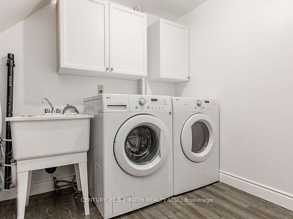 5th image of 243 Wellington St E