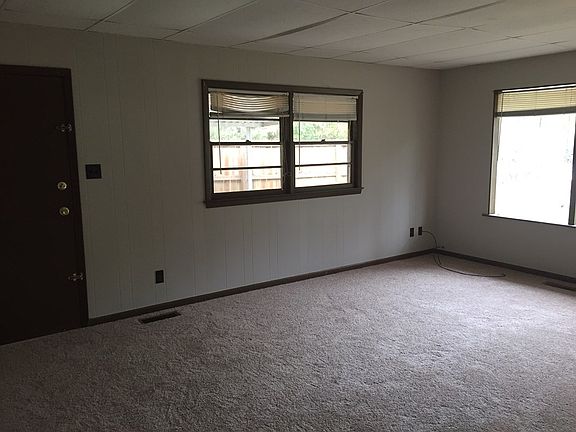 3rd image of 1816 Canterbury Dr