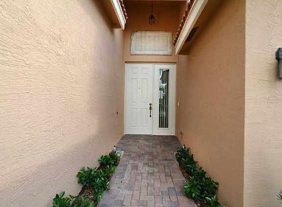 Home For Sale In Valencia Reserve