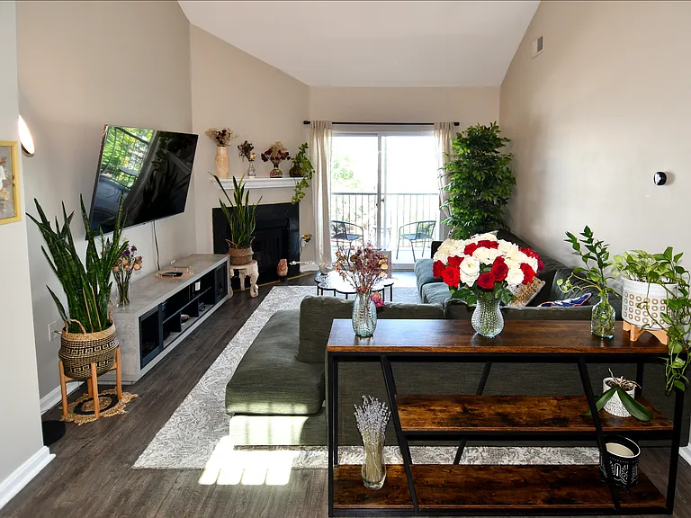 5121 Travis Edward Way #J — Photo 4