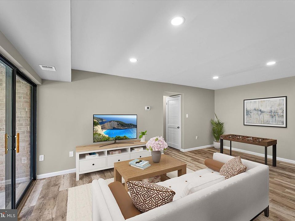 1st image of 9730 Kingsbridge Dr APT 3