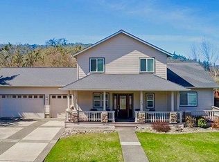 538 N View Dr, Roseburg, OR 97495