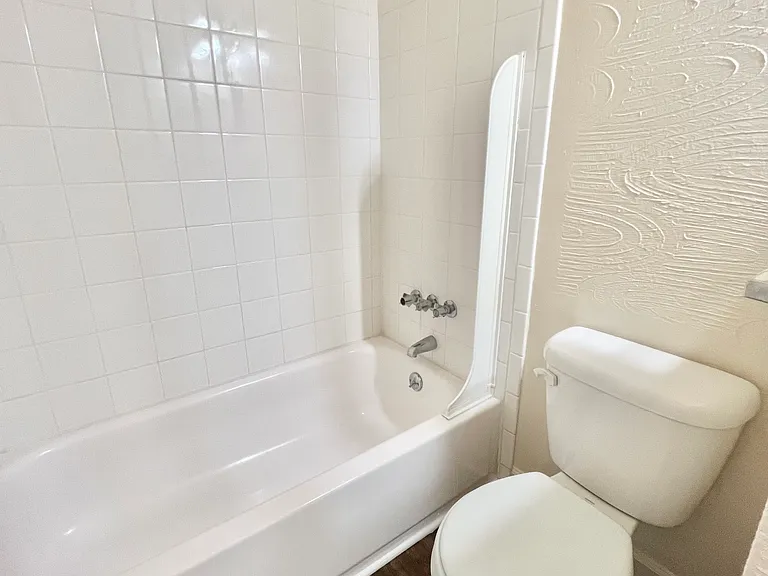 Glenview Apartments — Photo 56