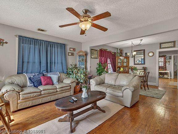 4th image of 945 E Main St