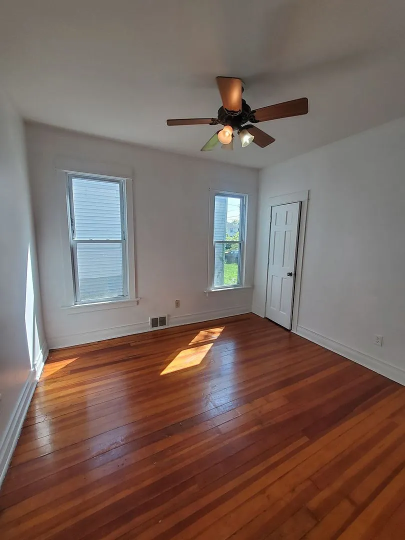 900 W Villa St. (Duplex) — Photo 3