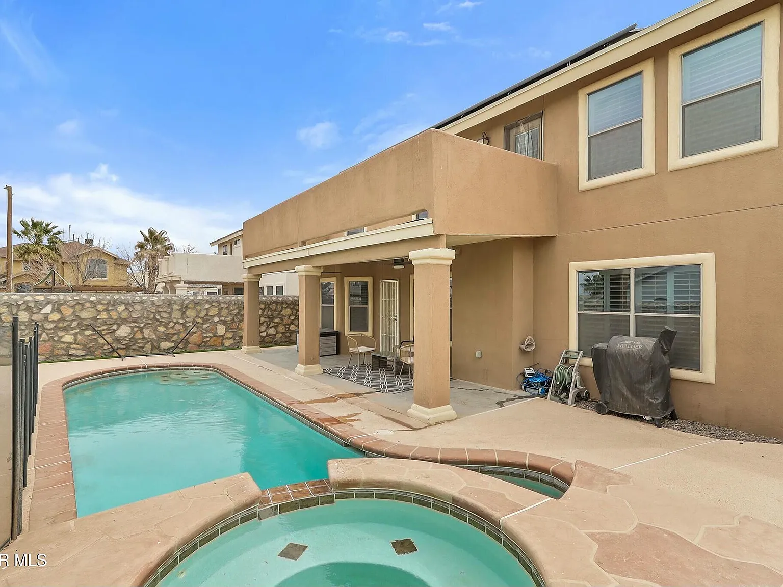 4 bed, 2.5 bath, 2288 sqft, $2,800 — Photo 1