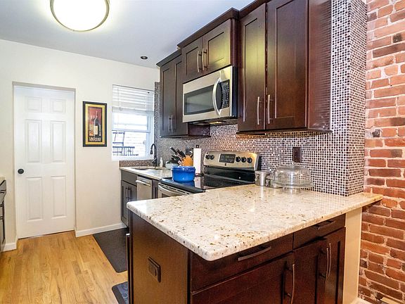 3rd image of 134 Garden St APT 2