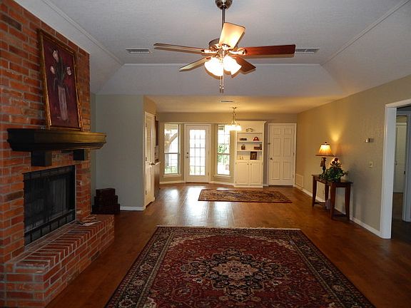 3rd image of 3402 Sleepy Hollow Blvd