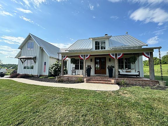 2nd image of 2995 Longview Rd