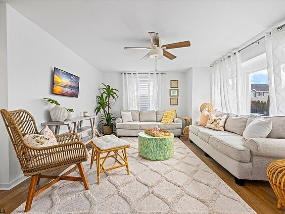 5th image of 208 N Lancaster Ave