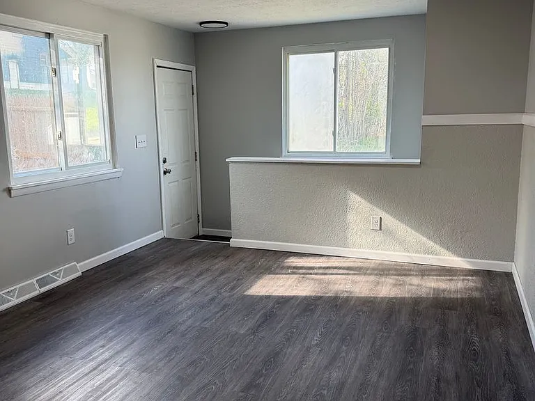 1524 Parkhill Pl NE — Photo 2