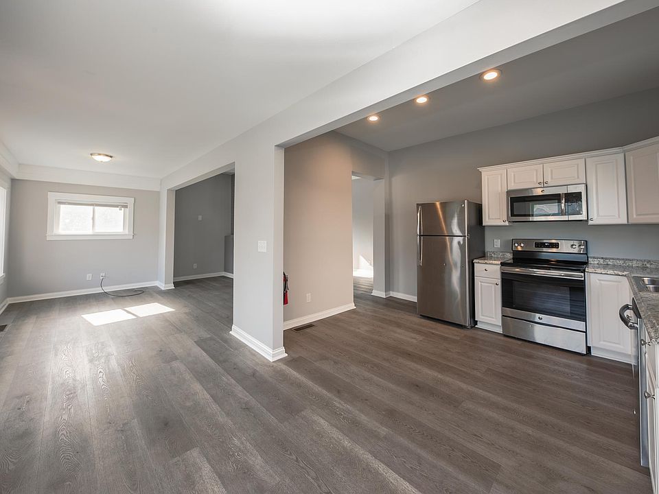 Dining room (off entry) to kitchen