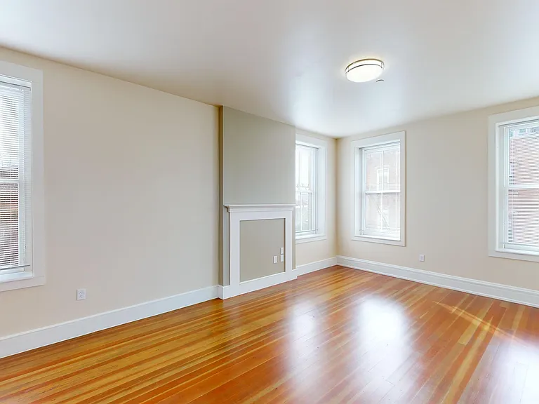 100 E Clifton Ave #4 — Photo 4