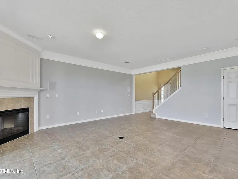 11225 N Castlemain Cir — Photo 8