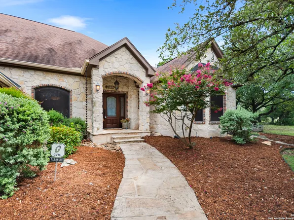 106 Oak Meadow Ln, Boerne, TX 78006