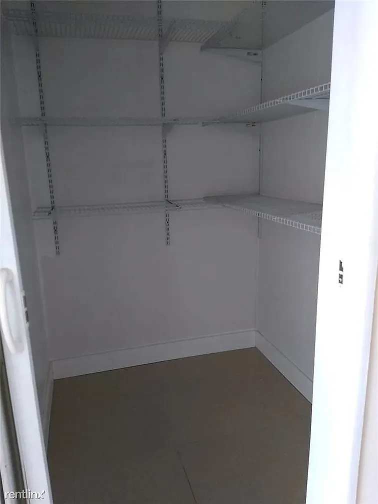 4 bed, 1680 sqft, $3,450 — Photo 3