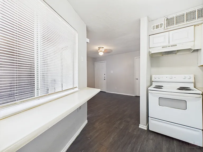 1840 Burton Dr #141 — Photo 11