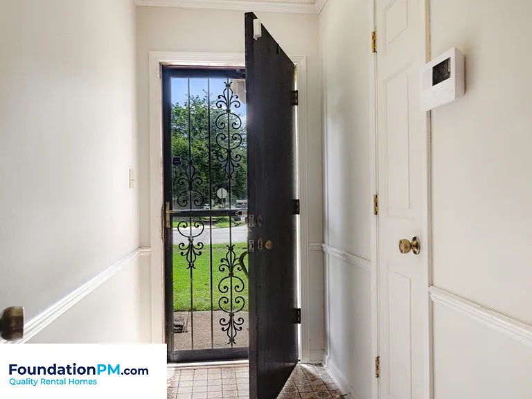 4377 Springwind Rd — Photo 9