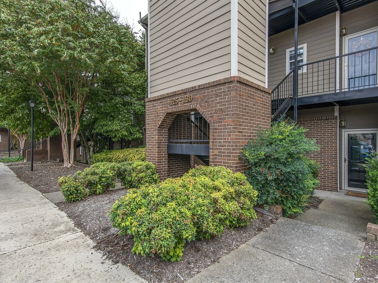 2 bed, 2.0 bath, 1138 sqft, $1,795 — Photo 3