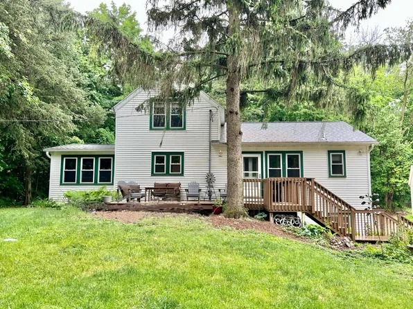 N7085 North Shore ROAD, Lake Mills, WI 53551