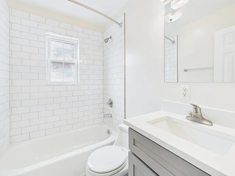 4032 Macarthur Ave #D — Photo 11