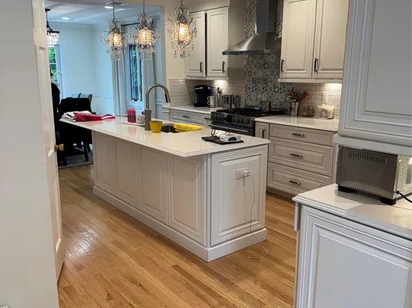 210 Clinton Rd, Garden City, NY 11530
