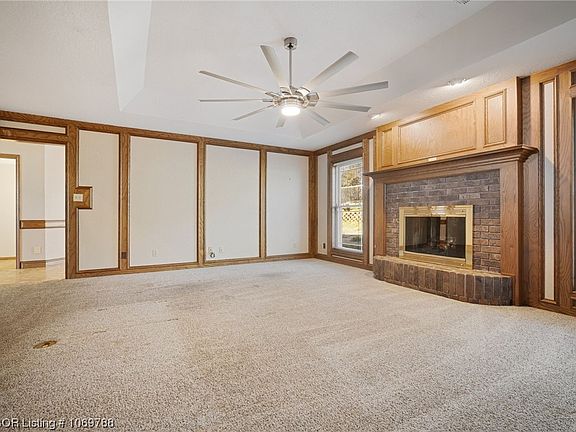 5th image of 905 N 19th Cir