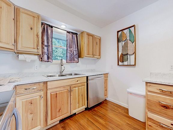 3rd image of 2760 Fall River Rd #276