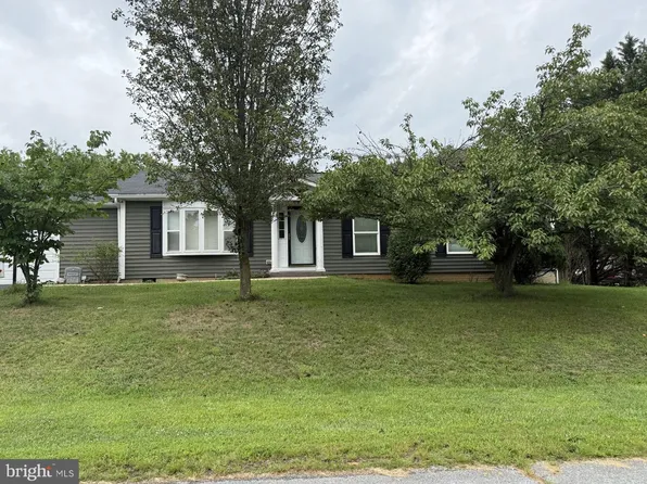 33 Whirlwind Dr, Martinsburg, WV 25404