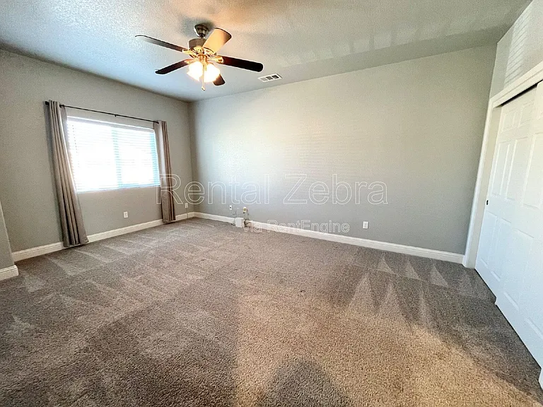 552 Granada Ct — Photo 15