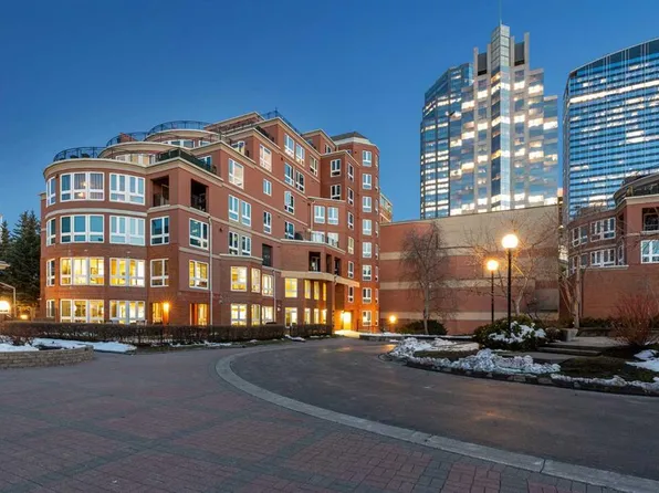 400 W Eau Claire Ave SW #8203, Calgary, AB T2P 4X2