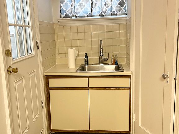 3rd image of 4833 44th St #1